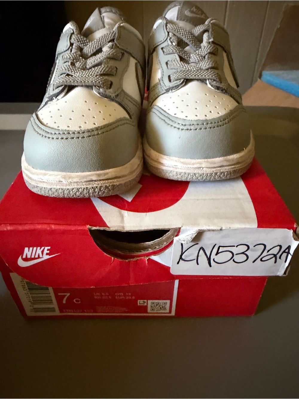 Nike Kids Low-Top Sneakers in Gray and White
